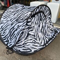 ワンタッチサンシェード ゼブラ柄 200×170×90ｃｍ フルクローズ サンシェード BBQ 海水浴 アウトドア キャンプ 札幌市手稲区の画像