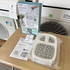 【未使用品‼️】マクロス 電撃殺虫器 2way ラケット＆スタンド 殺虫機 虫除けの画像