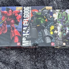 ガンダムプラモデル3つ