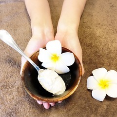未経験・新卒の方、大歓迎！ アジアンテイストのバリニーズオイルリンパやタイ古式マッサージを基礎から丁寧に学べる安心の研修制度があります。経験豊富なスタッフがしっかりサポートするので、初心者でも無理なくスキルアップ可能。施術技術だけでなく、接客やサロン運営の知識も身につきます。お客様の心と体をゆったり癒すお仕事を通して、手に職をつけながら自分らしく成長しませんか？の画像