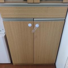 食器棚の画像
