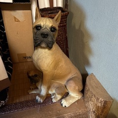 犬の犬の置き物