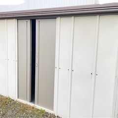 鍵つき　物置　解体済みの画像