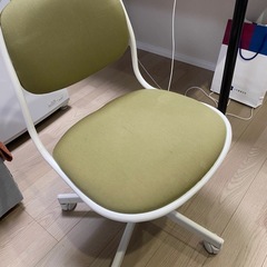 【イケアIKEA2脚セット／オフィスチェア】グレー＋グリーンの画像