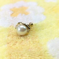☆アクセサリー　片耳イヤリング　３種　玉・素地ゴールド系　　中古品　100円の画像
