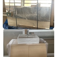 LIXIL    　未使用品で傷有り、洗面台ミラーキャビネット