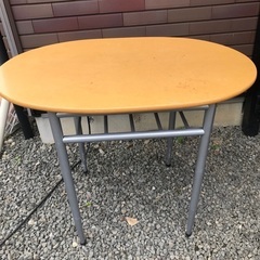 テーブル