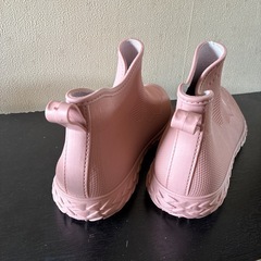 未使用ピンクのレインシューズの画像