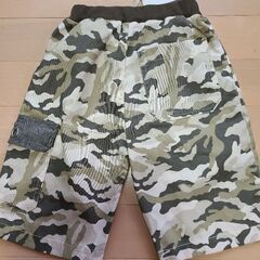 【新品未使用】COMME CA ISMカモフラージュ柄ハーフパンツの画像