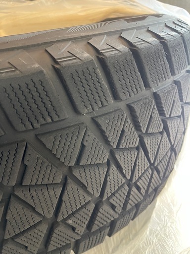 ブリヂストンスタッドレスタイヤ　18インチ