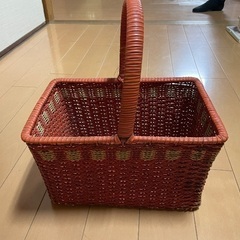 カゴ　取りに来られる方に譲ります。