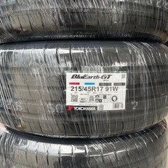 25年製！215/45R17ヨコハマタイヤBluEarth-GT...