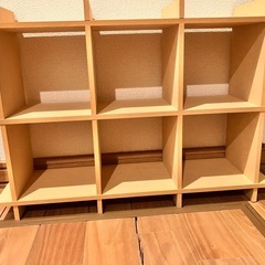 ナチュラルな色合いのCD小物ラック