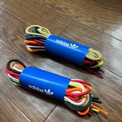 adidas スニーカー
の靴ひも
