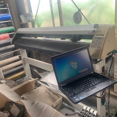 大型カッティングプロッター　ノートパソコン　カットに必要なイラス...