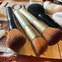 最終お値下げ♥️激安処分❣️ファンデーション&フェイス、チークブラシ&スパチュラ&パフおまとめセット♡の画像