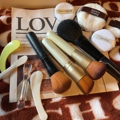 最終お値下げ♥️激安処分❣️ファンデーション&フェイス、チークブラシ&スパチュラ&パフおまとめセット♡の画像