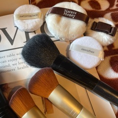 最終お値下げ♥️激安処分❣️ファンデーション&フェイス、チークブラシ&スパチュラ&パフおまとめセット♡の画像