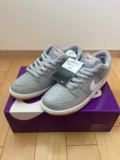 NIKE SBダンクロー 
オレンジレーベル グレーガム