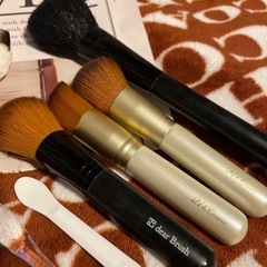 最終お値下げ♥️激安処分❣️ファンデーション&フェイス、チークブラシ&スパチュラ&パフおまとめセット♡の画像