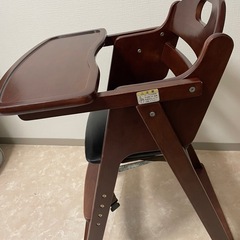 合皮マットで手入れが楽！ベビーチェア　食事椅子の画像