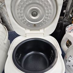 リサイクルショップどりーむ天保山店　No2560　炊飯器　タイガー　2023年製　3合炊きの画像