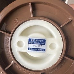 象印の天然藤を使ったレトロ魔法瓶の画像