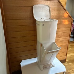 ゴミ箱の画像