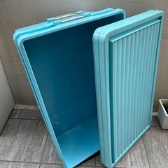 プラスチック衣装ケース２個