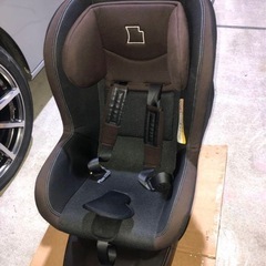 タカタ チャイルドシート ブラウン ECE R44/04の画像