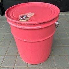 ピンクのペール缶