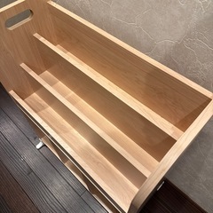 子供の絵本ラックの画像