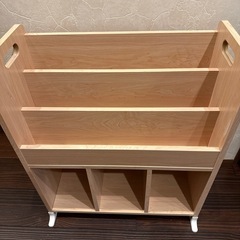 子供の絵本ラックの画像