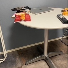 (引き取り限定)円形テーブル　ホワイト 75センチの画像