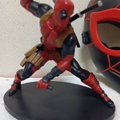 値下げしました、MARVEL　デッドプールフィギュア＆スパイダーマンマスクの画像