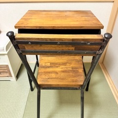 机と椅子
