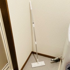 クイックルワイパー　本体　フローリング　簡単　かがまず　白
