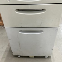 オカムラのビラージュVDデスクシリーズの3段ワゴンの画像