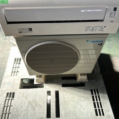 中古ダイキン ルームエアコン 2021年製の画像