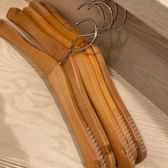 木製ハンガーまとめ売りの画像