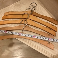 木製ハンガーまとめ売りの画像