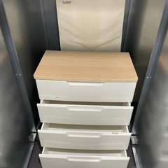 マットレスとクローゼットの画像