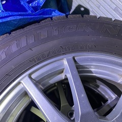 ホイールとスタッドレスタイヤ4本セット2023(195/65r15)の画像