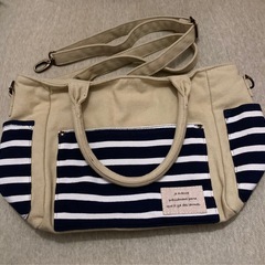 トートバッグと帽子
の画像