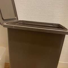 ゴミ箱　プラスチック