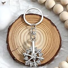 雪の結晶/ラインストーンキーホルダー（新品）おすすめの画像