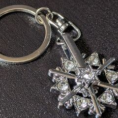 雪の結晶/ラインストーンキーホルダー（新品）おすすめの画像