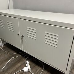 【家具家電無料で差し上げます！】テーブル・収納・モニターの画像