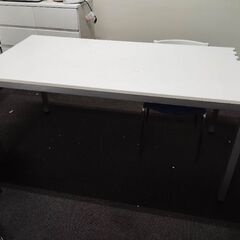 テーブル&イス4脚セットの画像