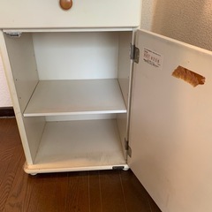 【お引渡し30日まで】引き出し付きキャビネットの画像